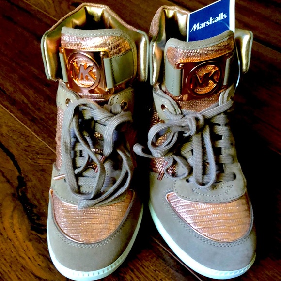 Final sale price❗️NWT Michael Kori’s leather high tops with rose gold accents - Picture 2 of 4